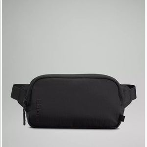 Lululemon Black Mini Belt Bag Crossbody Bag women’s sling Bag NWT
